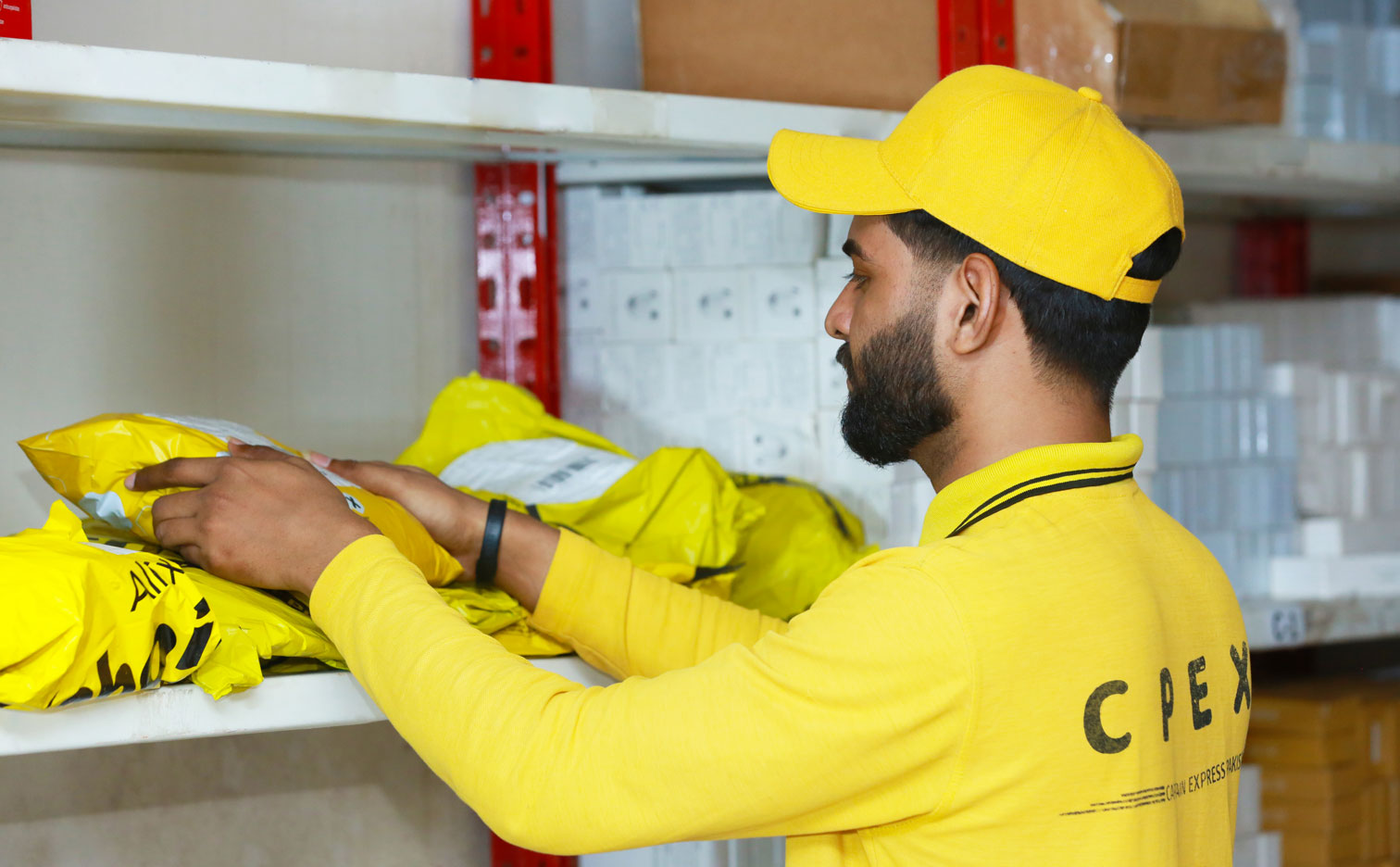 海淘集运全解析：跨境购物的高效物流解决方案